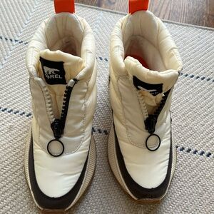 Sorel Ivory and Black Quilted Boots